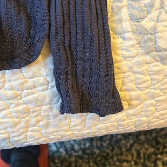 American Eagle Sweater - Picture 5 of 6